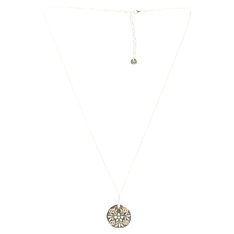 Elevate Your Outfit With Discounted Statement Jewelry Gucci Icon Blossom Necklace in 18k Gold