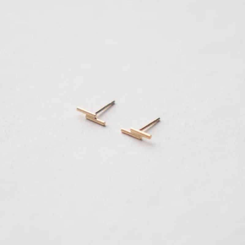 Grab Exquisite Jewelry At The Lowest Prices Billy Stud Earrings