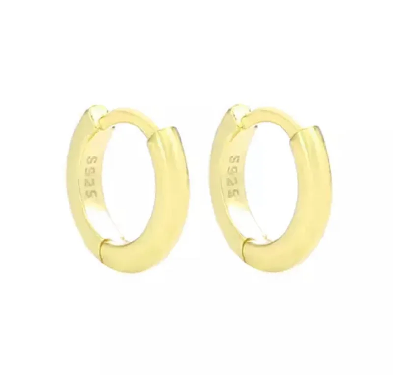 Seasonal Jewelry Deals – Elevate Your Style Rounded Plain Huggies