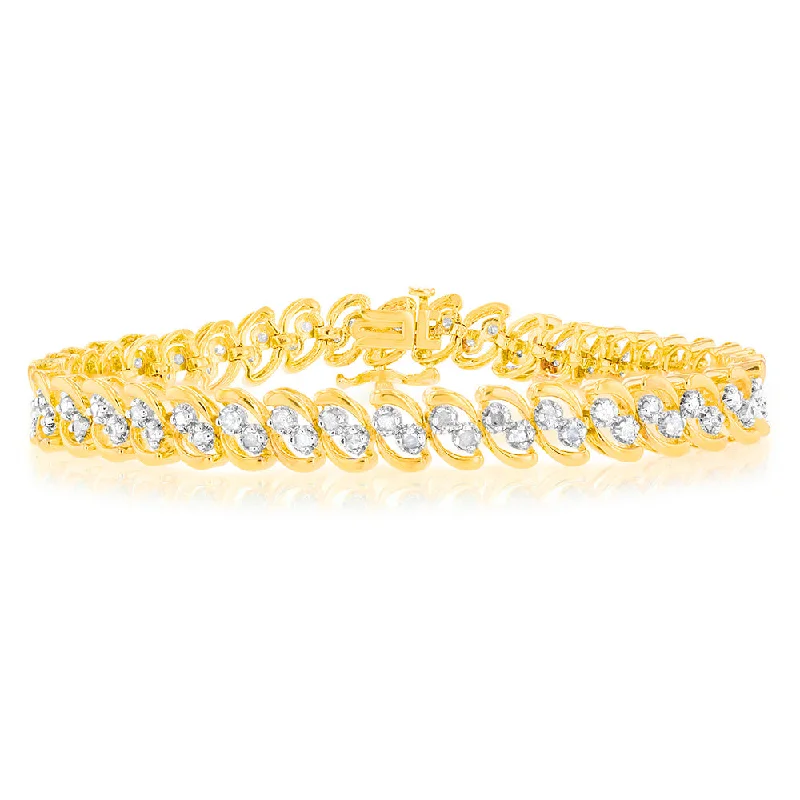 Dainty Floral Jewelry For Feminine Elegance 2 Carat Diamond Bracelet in Gold Plated Silver Dainty Floral Jewelry For Feminine Elegance 2 Carat Diamond Bracelet in Gold Plated Silver