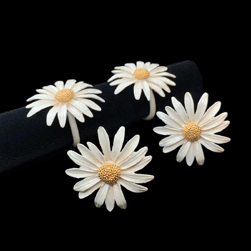 Best Jewelry Sale – Shop Exclusive Designs Now Daisy Napkin Rings