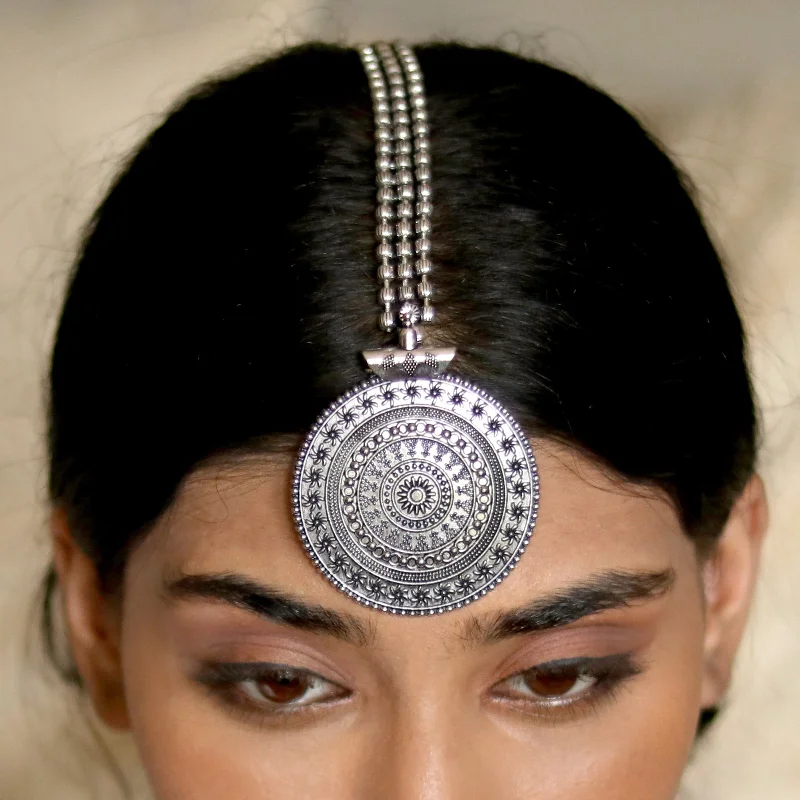 Bestselling Jewelry Now On Sale – Elevate Your Look Teejh Deepa Silver Oxidised Maang Tika Bestselling Jewelry Now On Sale – Elevate Your Look Teejh Deepa Silver Oxidised Maang Tika