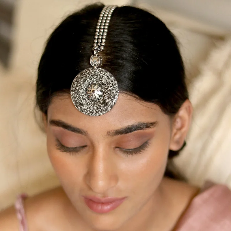 Must-Have Jewelry Pieces At Reduced Prices Teejh Miraya Silver Oxidised Maang Tika Must-Have Jewelry Pieces At Reduced Prices Teejh Miraya Silver Oxidised Maang Tika